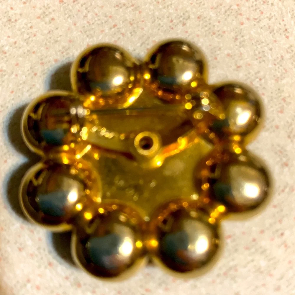 Vintage Coro cameo rhinestone faux pearl gold tone broach (380)